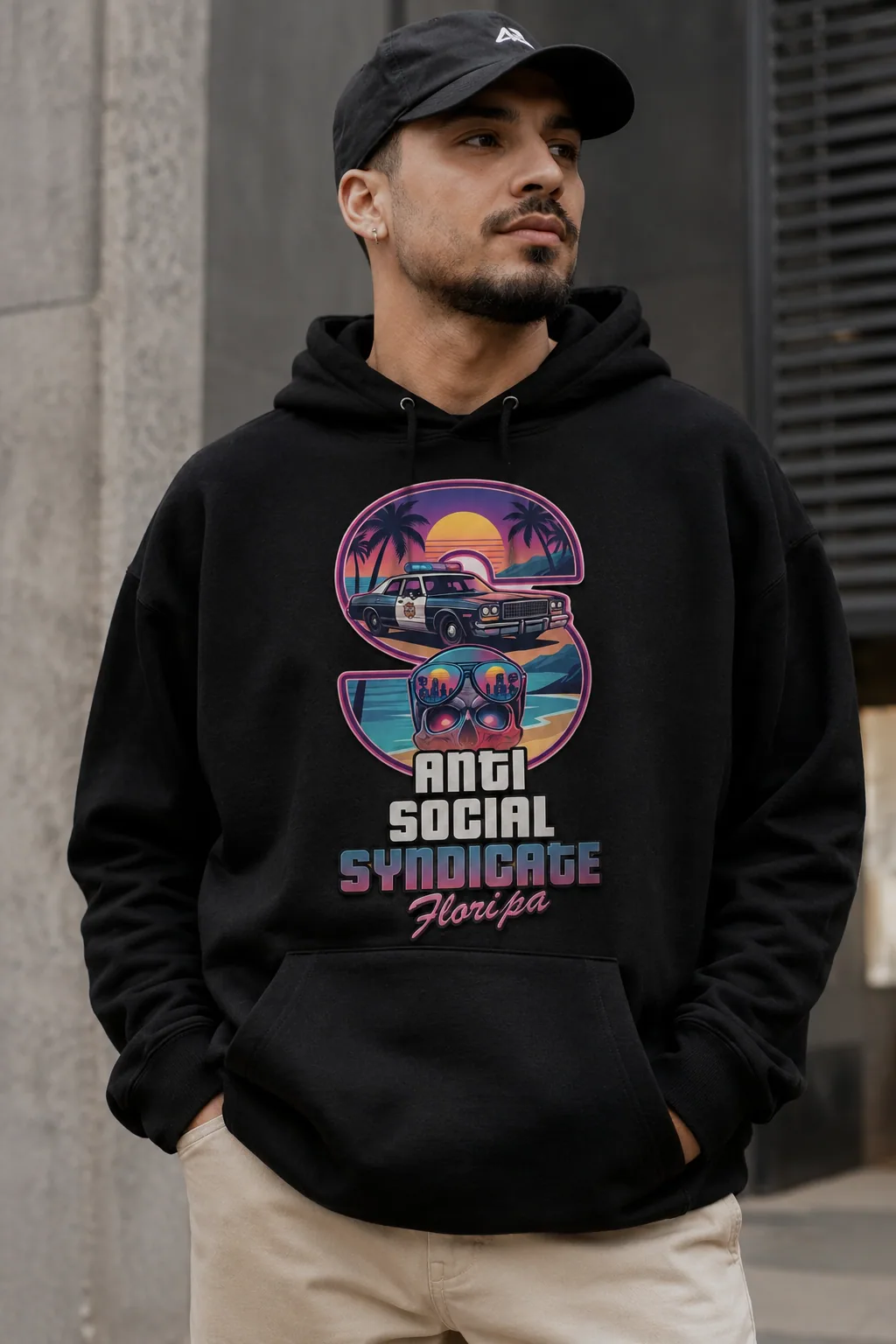 Moletom preto com o logo Anti Social Syndicate Floripa em pôr do sol roxo com palmeiras