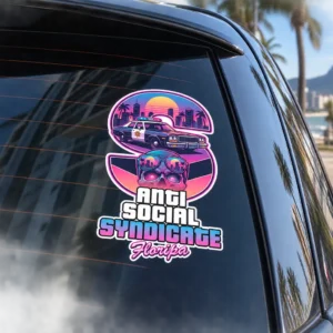 Adesivo do logo Anti Social Syndicate colado no vidro traseiro de um carro